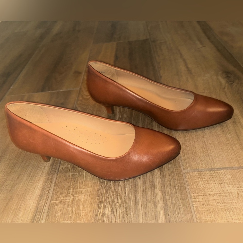 Trotters Brown Leather Kitten Heel Pumps